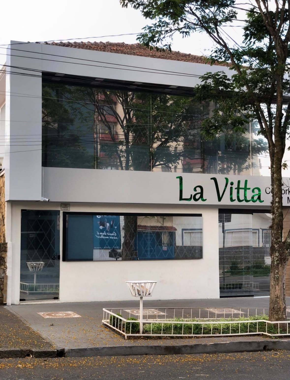 Fachada do Consultório La Vitta, vista da rua